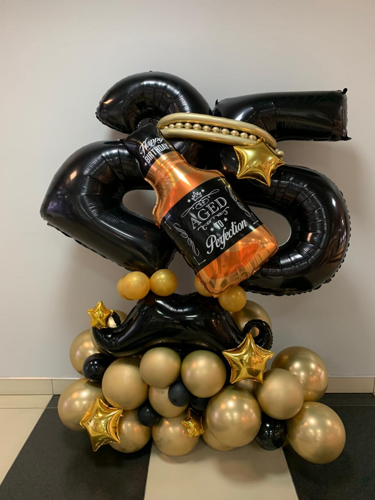 Фотозона  из шаров с цифрами 25  Для настоящего джентльмена