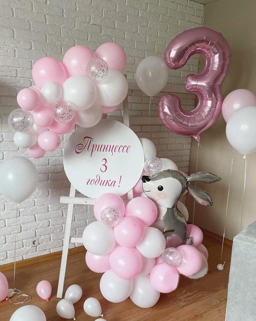 Композиция с мольбертом и зайкой 