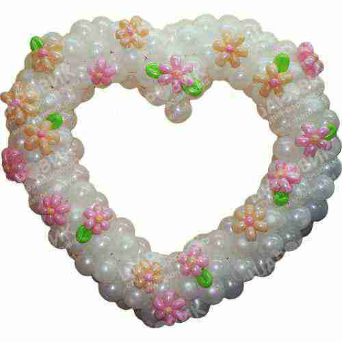 Панно из шаров Сердце плетёное с цветами