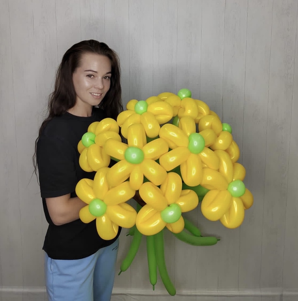 Букет из 9 желтых ромашек