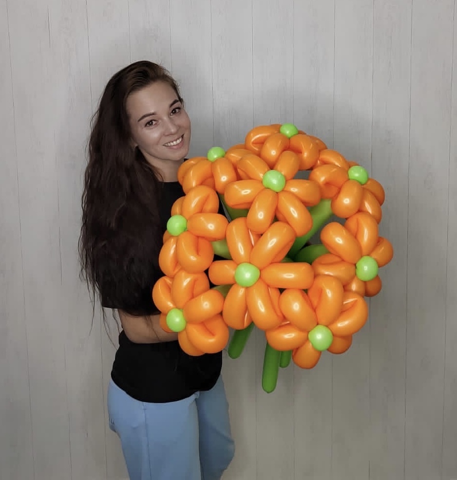 Букет из 9 оранжевых ромашек