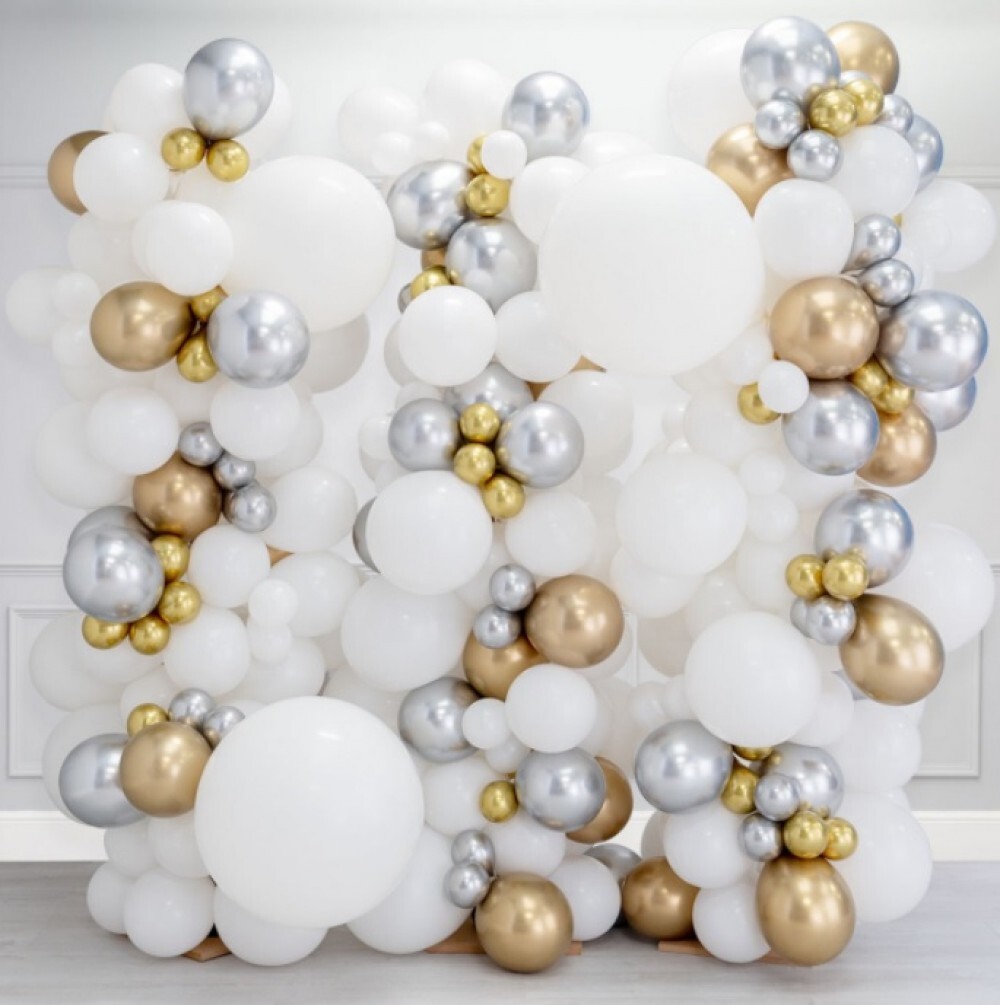 Инсталляция на стойках " Разнокалиберная "