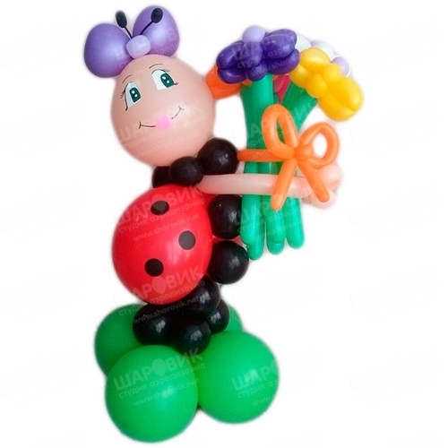 Фигура из шаров Божья коровка с букетом
