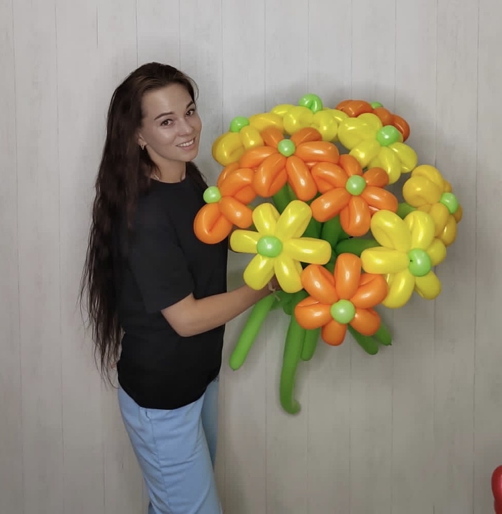 Букет из 11 оранжево желтых ромашек