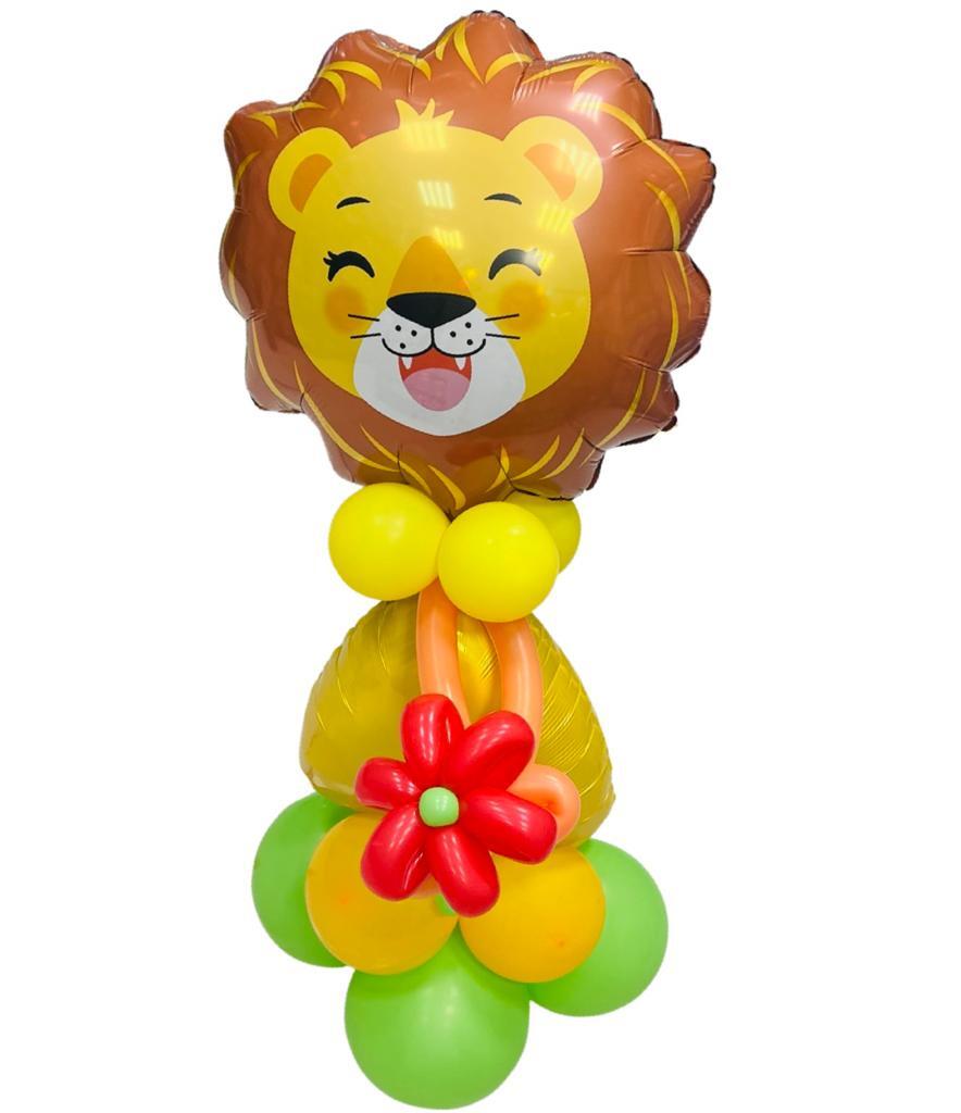 Фигура из шаров Бони на полянке 